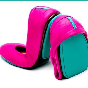 Like new Fuscia Tieks